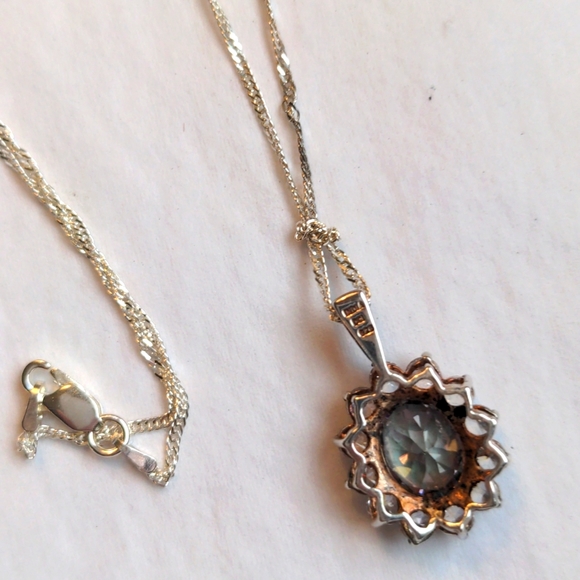New QVC Mystic Quartz pendant necklace. Sterling Silver. 18" chain Gift box - Picture 3 of 6